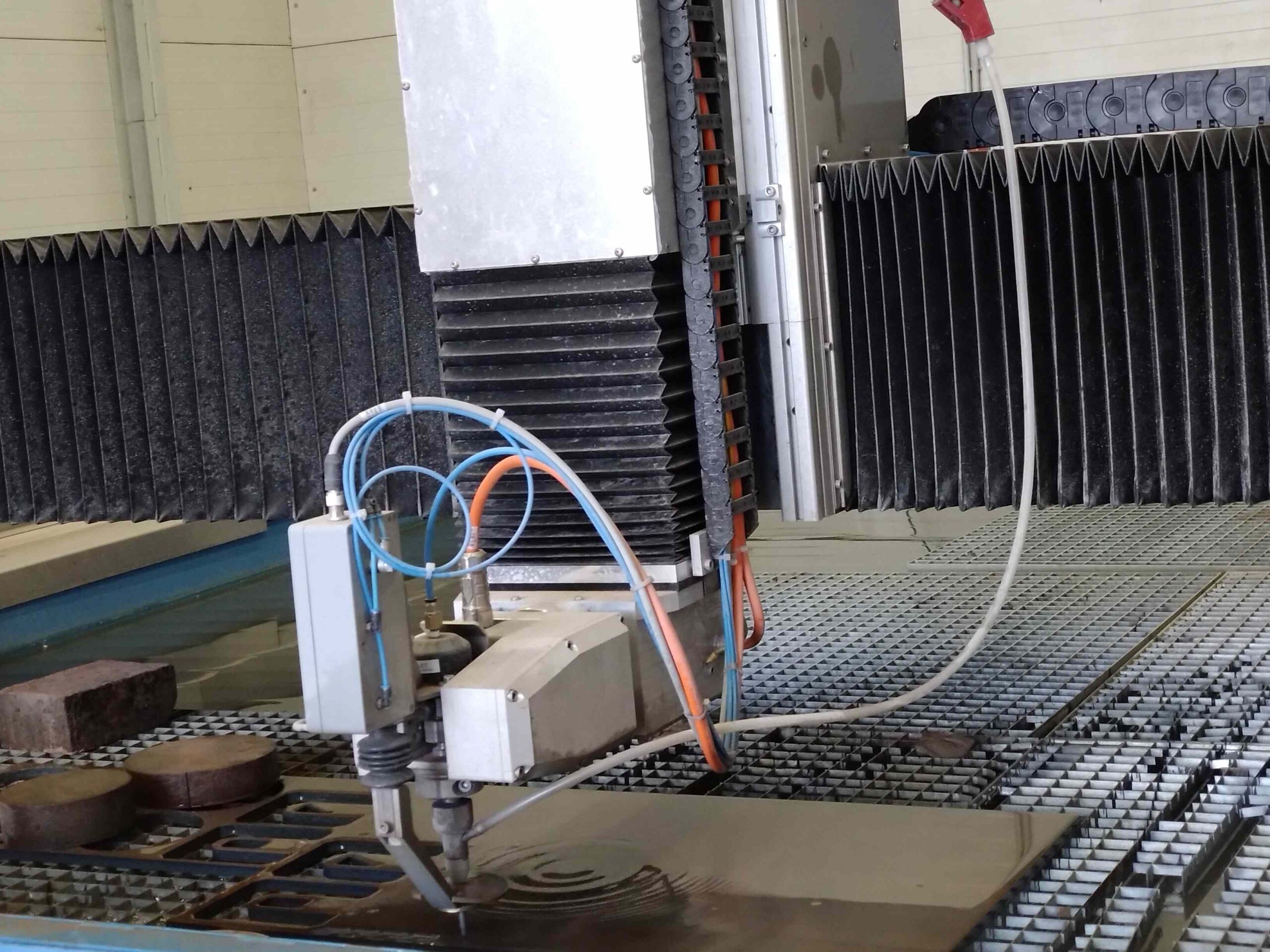 řezání materiálů